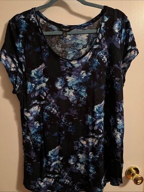 Simply Vera Vera Wang Black Floral Scoop Neck Tee with Blue Accents